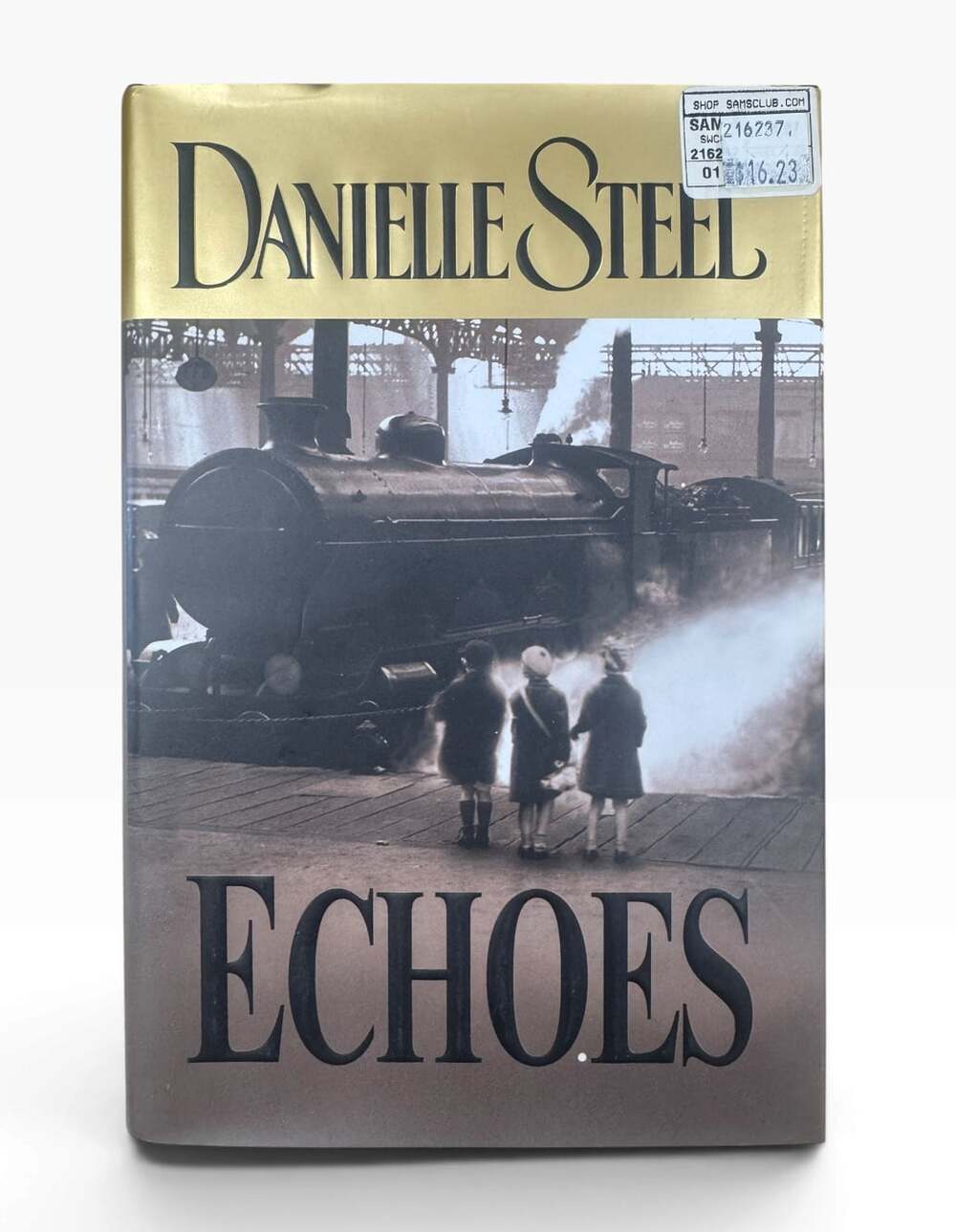 Echoes by Danielle Steel – 2004 Vintage Hardcover with Dust Jacket WWII Romance